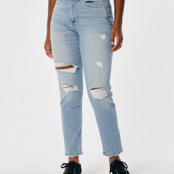 NWT HOLLISTER Curvy High-Rise Mom Jean Distressed Medium to Light Wash - Picture 6 of 14